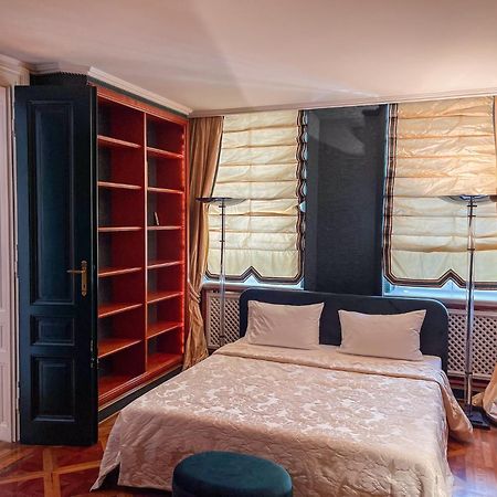 Zum Blauen Karpfen Apartment Wina Bagian luar foto