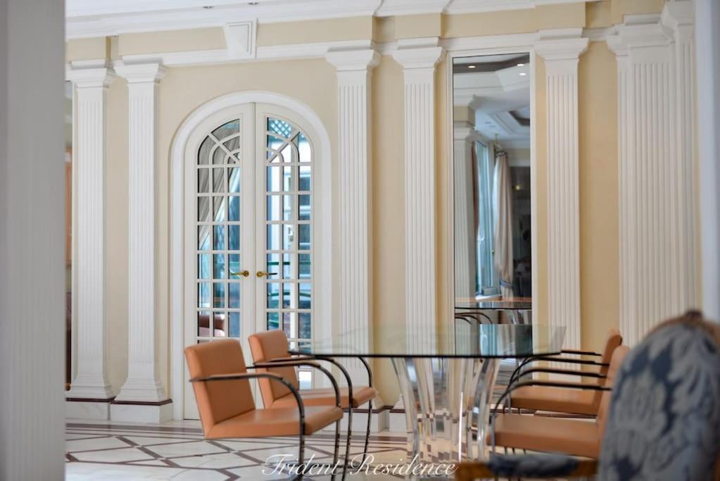 Zum Blauen Karpfen Apartment Wina Bagian luar foto