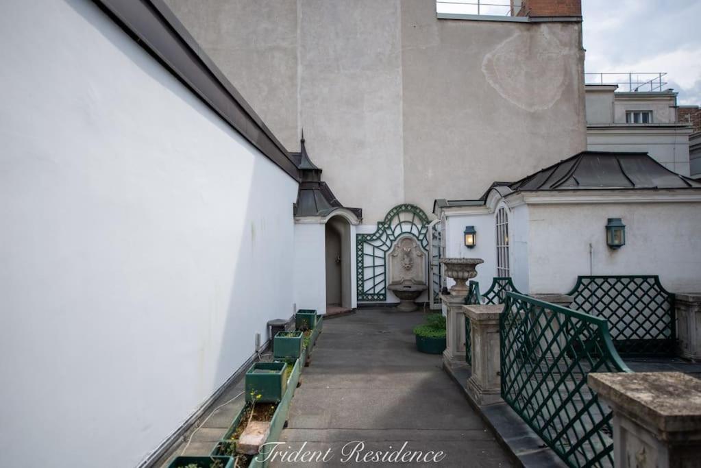 Zum Blauen Karpfen Apartment Wina Bagian luar foto