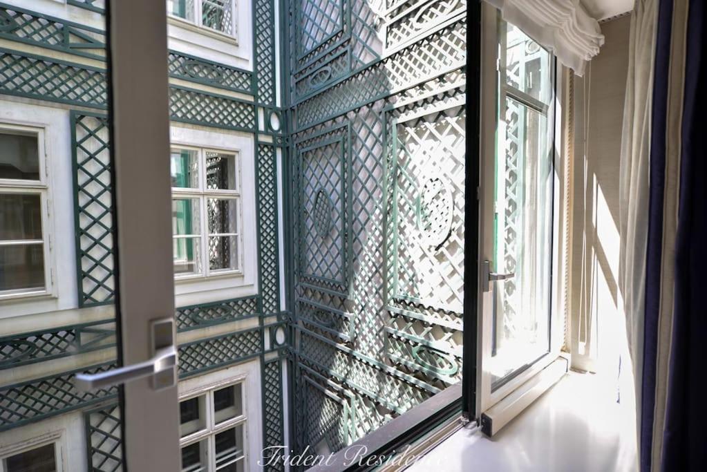 Zum Blauen Karpfen Apartment Wina Bagian luar foto