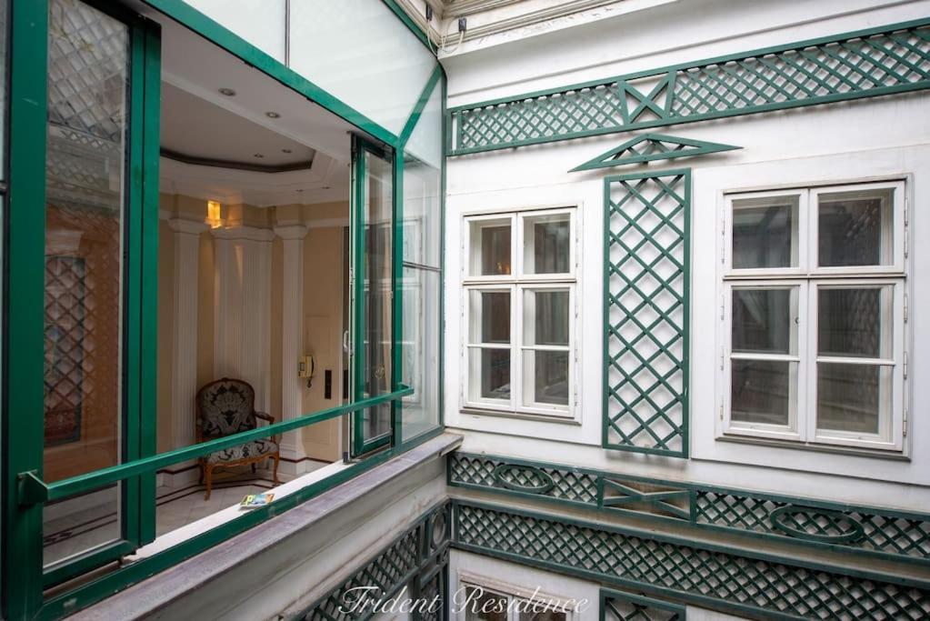 Zum Blauen Karpfen Apartment Wina Bagian luar foto
