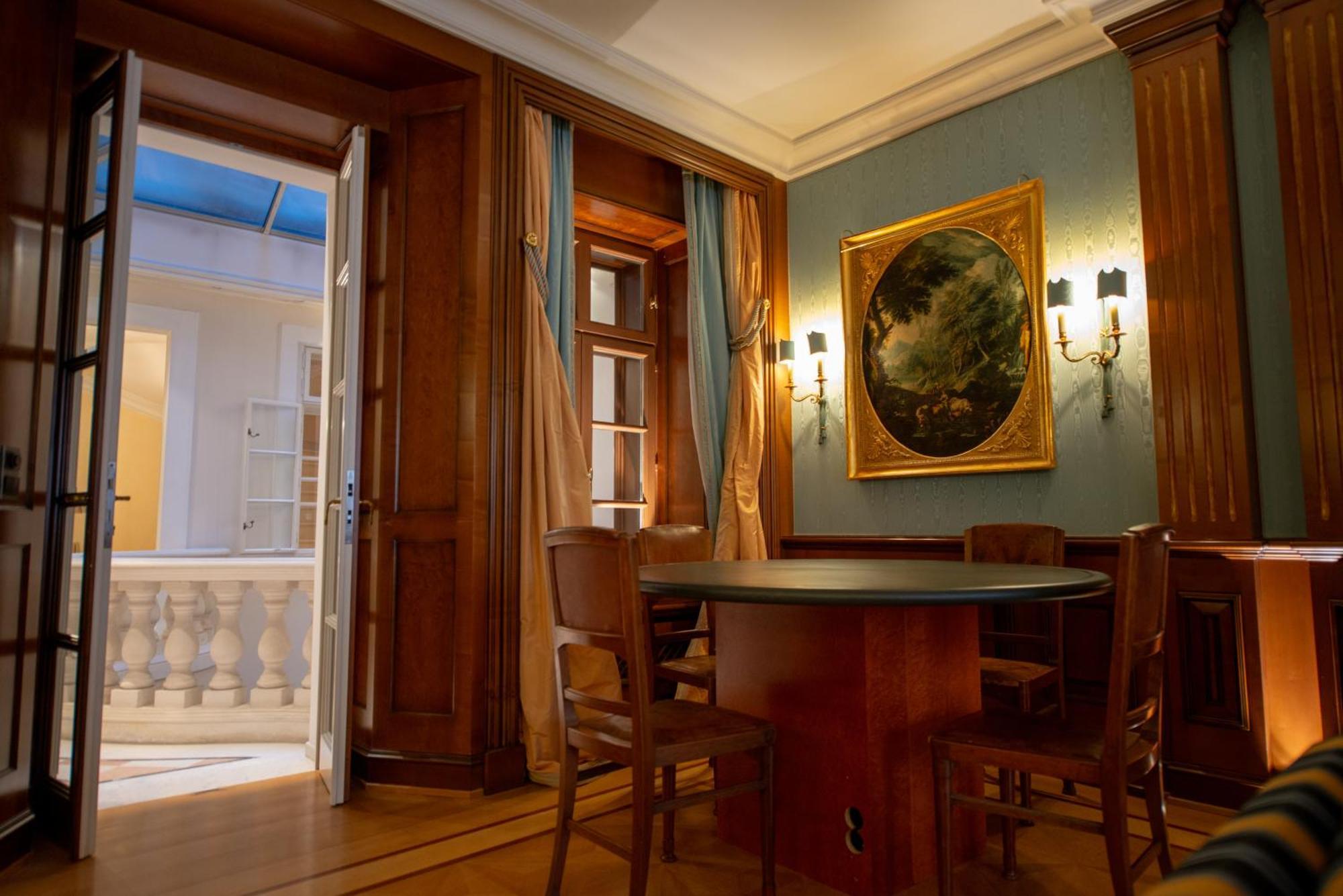 Zum Blauen Karpfen Apartment Wina Bagian luar foto
